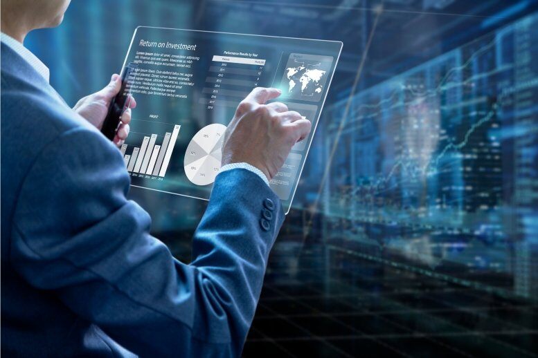 Business-Controller-analysing-data-